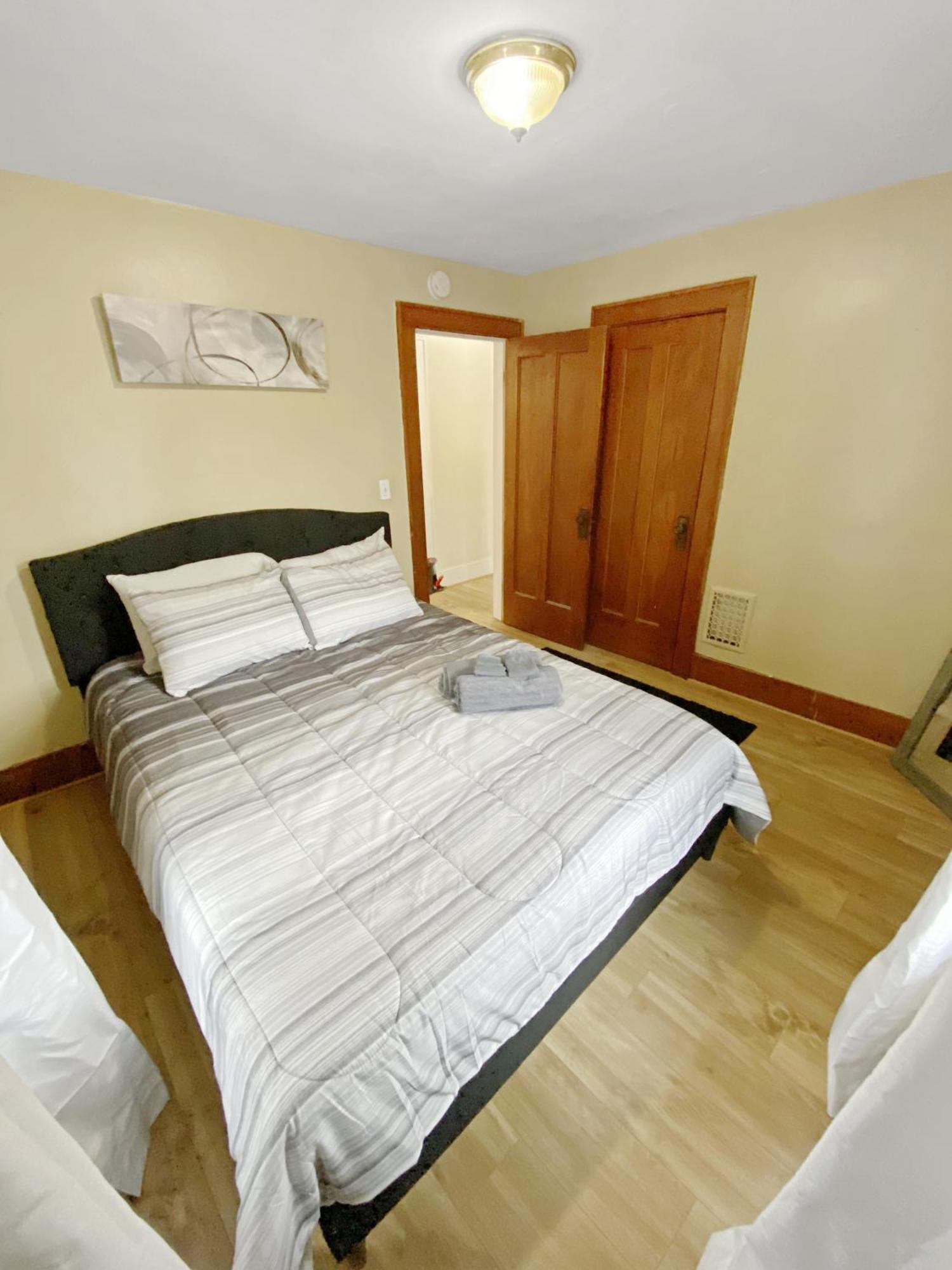 Lux 3Br, Steps From Airport, U Of R & Grocery Stores 羅徹斯特 外观 照片