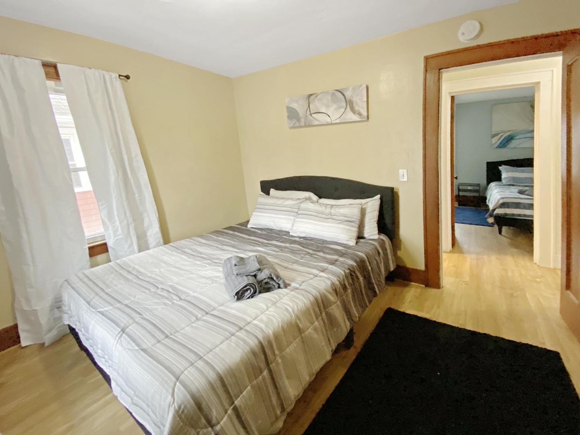 Lux 3Br, Steps From Airport, U Of R & Grocery Stores 羅徹斯特 外观 照片