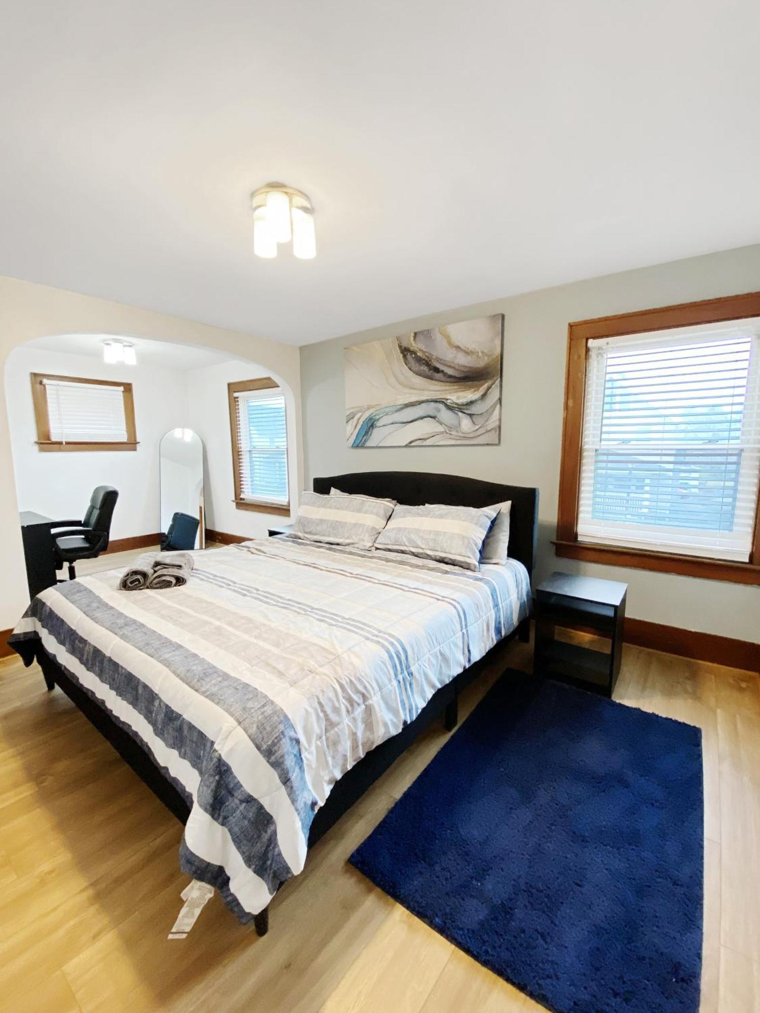 Lux 3Br, Steps From Airport, U Of R & Grocery Stores 羅徹斯特 外观 照片