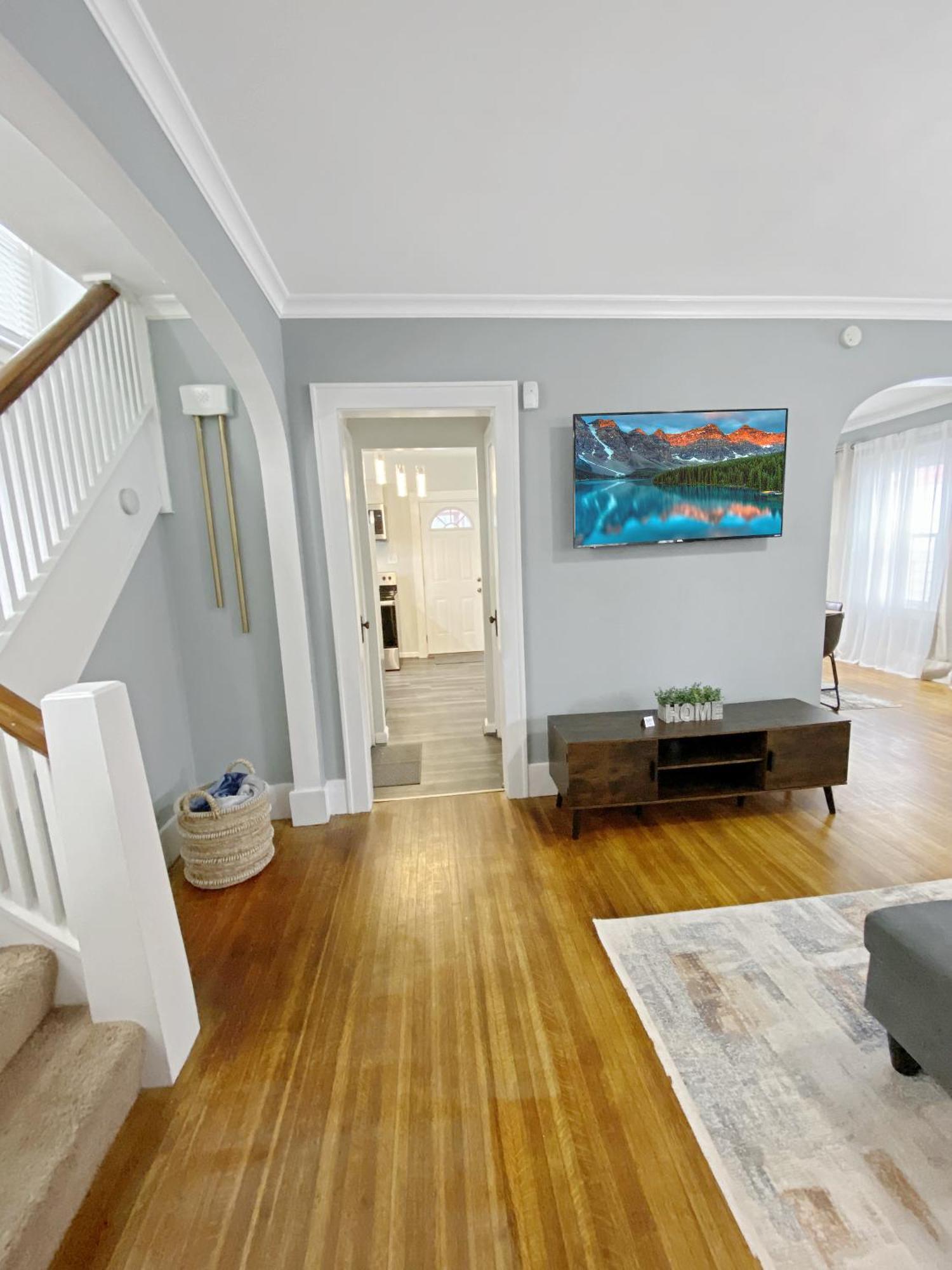 Lux 3Br, Steps From Airport, U Of R & Grocery Stores 羅徹斯特 外观 照片