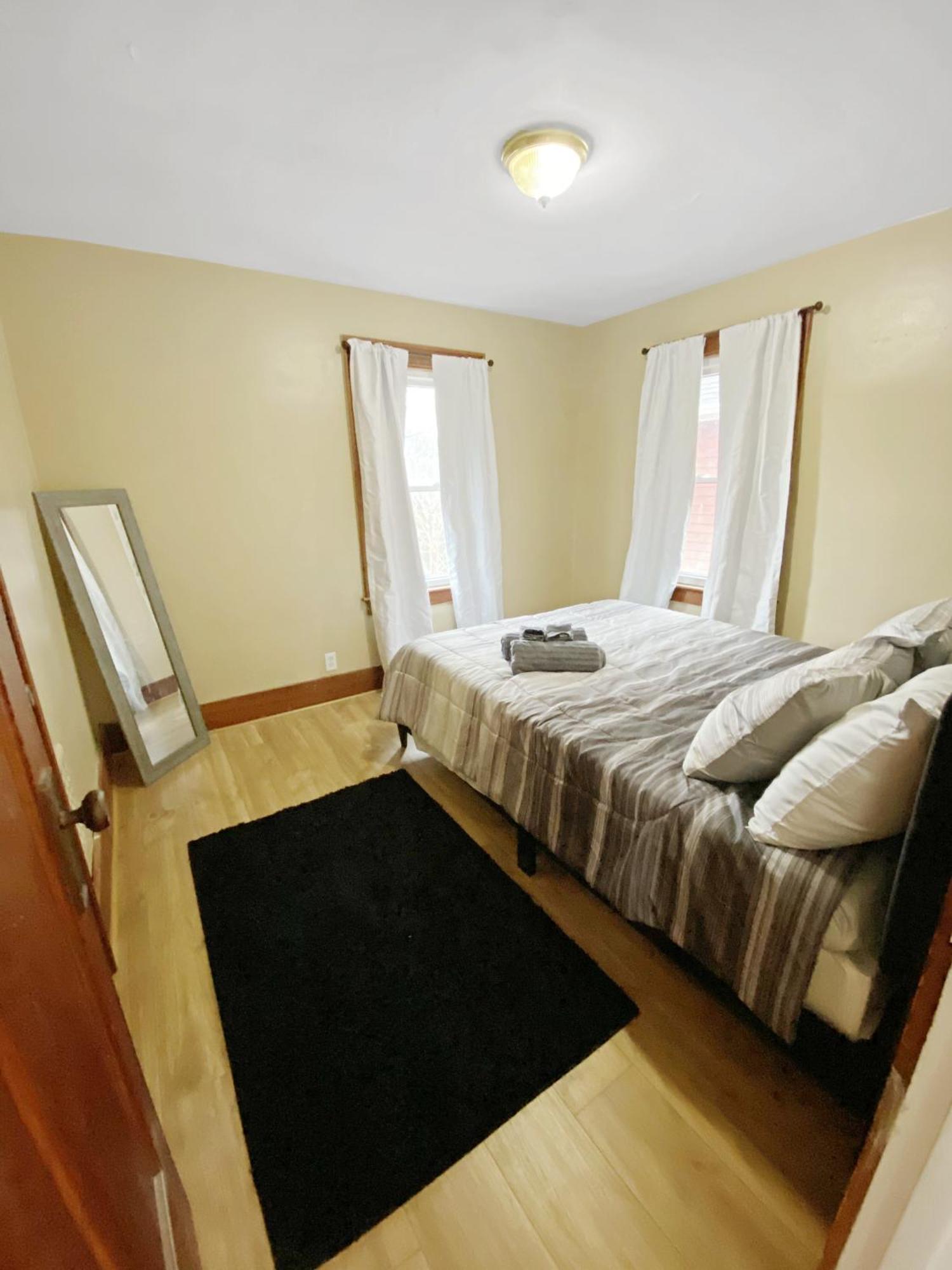 Lux 3Br, Steps From Airport, U Of R & Grocery Stores 羅徹斯特 外观 照片