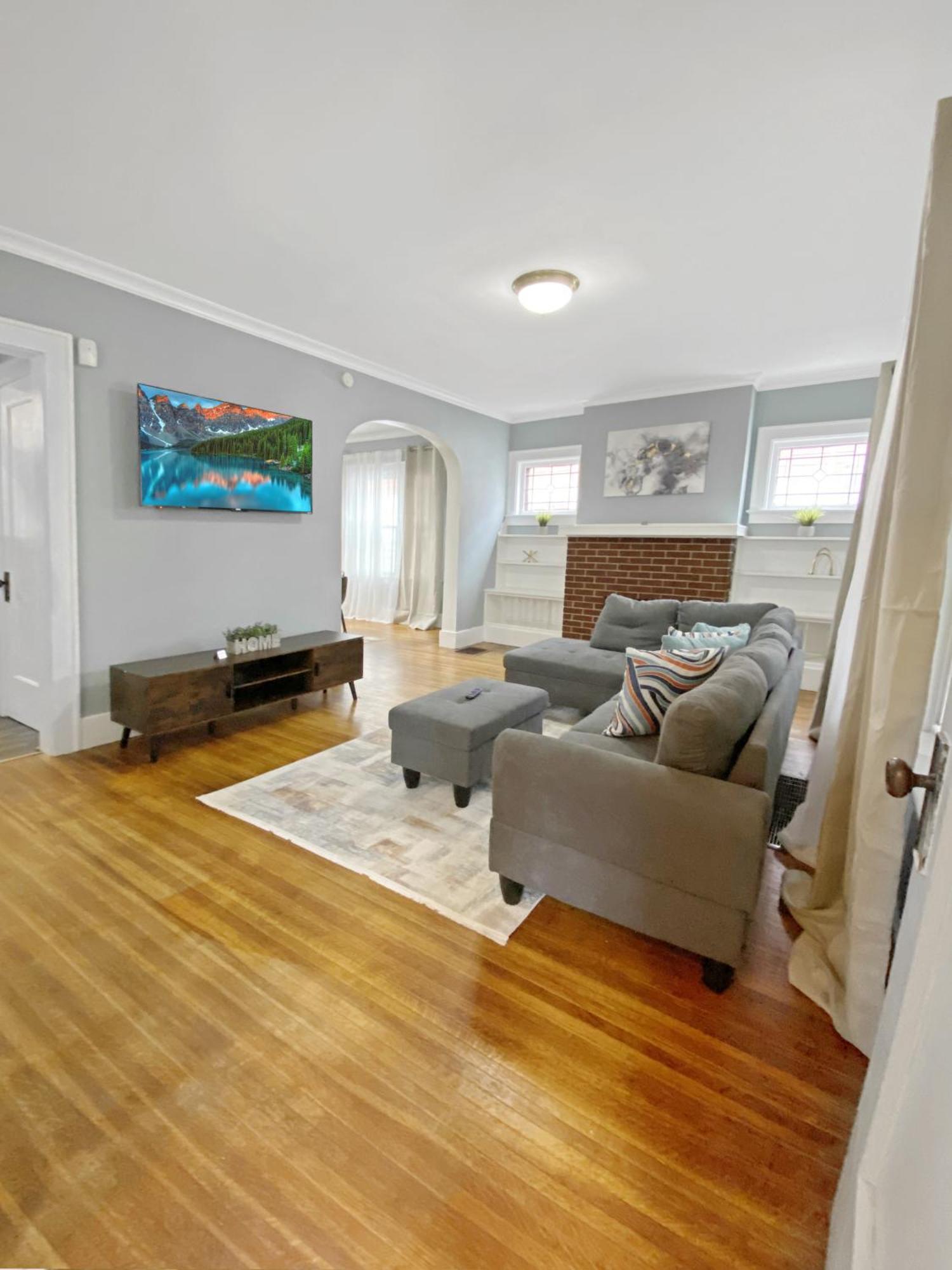 Lux 3Br, Steps From Airport, U Of R & Grocery Stores 羅徹斯特 外观 照片