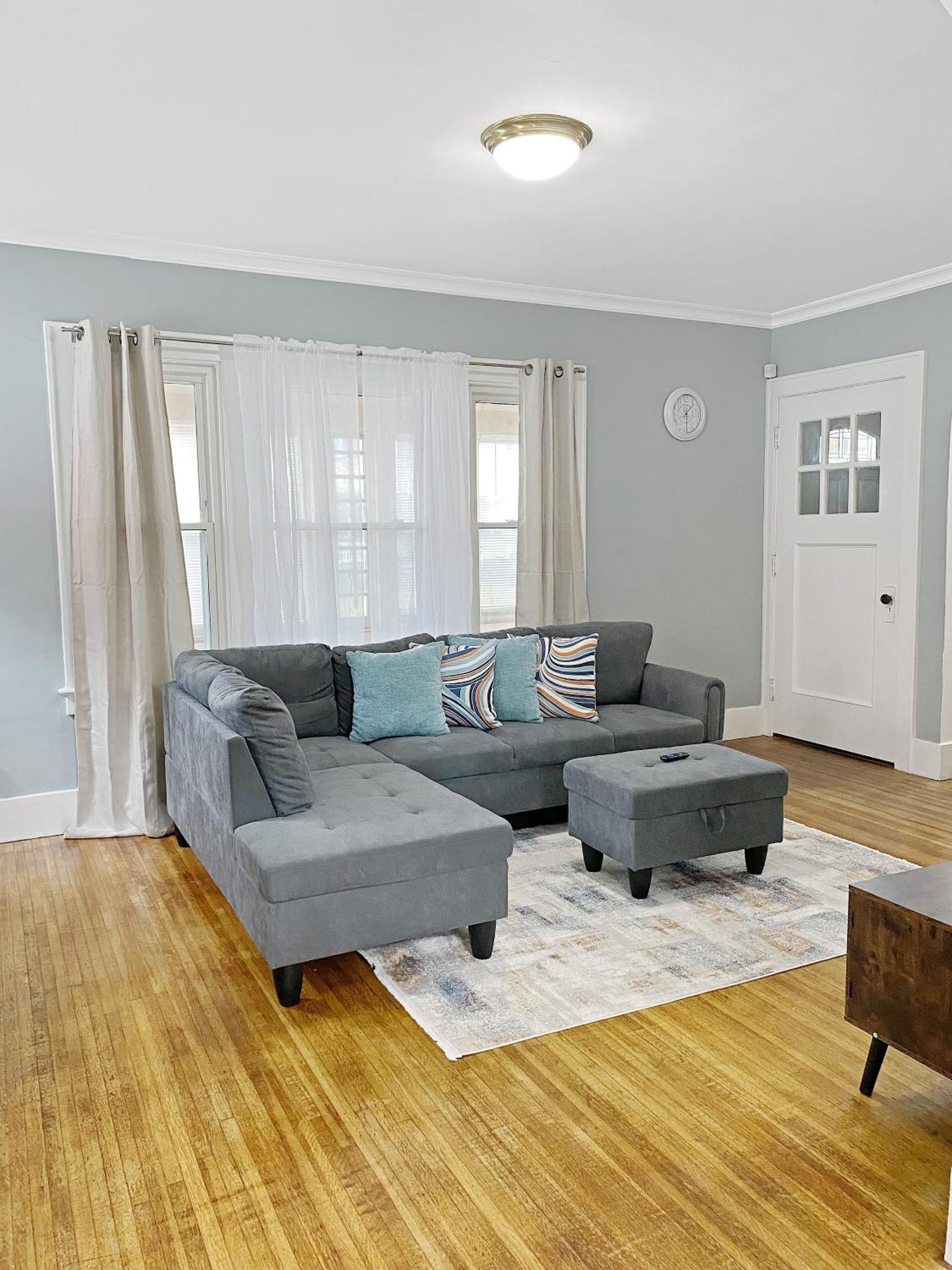 Lux 3Br, Steps From Airport, U Of R & Grocery Stores 羅徹斯特 外观 照片